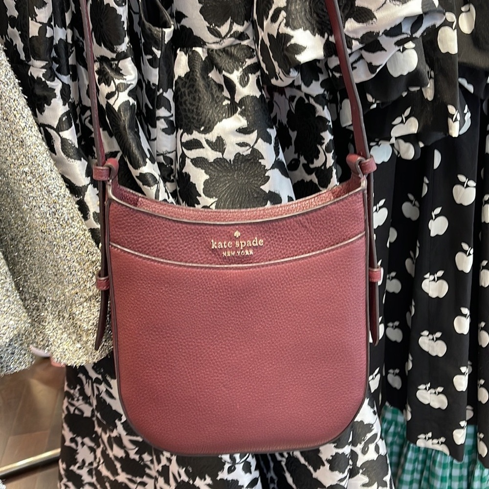 Kate Spade leila north south crossbody
Sherrywood - Picture 1 of 16